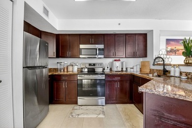 Spacious 3BR/2BA First-Floor Corner Unit with Split Bedroom - photo 10