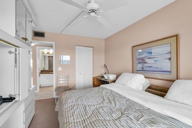 Spacious 4th floor Condo 2 br 2 bath This condo is Fully - photo 24