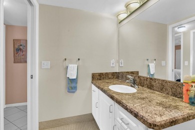 Spacious 4th floor Condo 2 br 2 bath This condo is Fully - photo 28