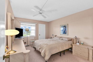 Spacious 4th floor Condo 2 br 2 bath This condo is Fully - photo 31