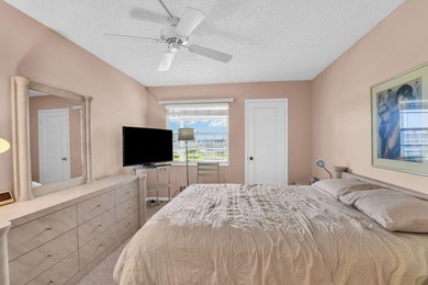 Spacious 4th floor Condo 2 br 2 bath This condo is Fully - photo 33