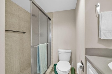 Spacious 4th floor Condo 2 br 2 bath This condo is Fully - photo 36