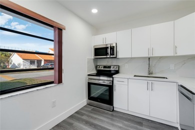 Charming single-story fee-simple townhouse in a coveted prime