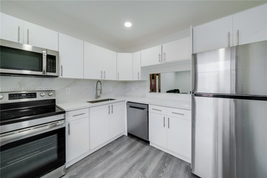 Charming single-story fee-simple townhouse in a coveted prime