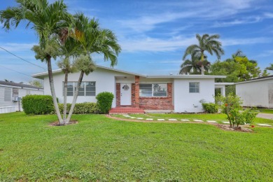 Lake Okeechobee Home For Sale in Pahokee Florida