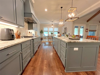 Beautiful custom home built in 2022 located in The Links at - photo 12