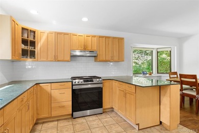 Tucked away saltbox home with an inground pool and abundant - photo 17
