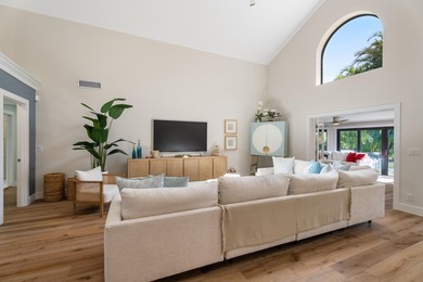 Welcome to this beautifully renovated home in Jonathans Landing - photo 10