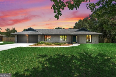 Plenty of space welcomes you in this 4/5 bedroom 2.5 bath home - photo 2