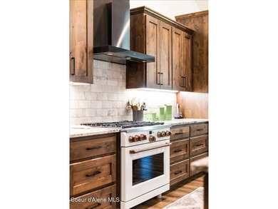 PRICED TO SELL! UNDER APPRAISED VALUE! Welcome to life at The - photo 6
