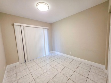 Welcome to this thoughtfully designed three-bedroom - photo 18