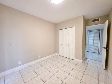 Welcome to this thoughtfully designed three-bedroom - photo 19