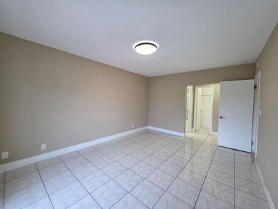 Welcome to this thoughtfully designed three-bedroom - photo 21