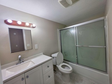Welcome to this thoughtfully designed three-bedroom - photo 23