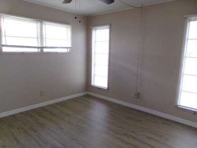 Nicely remodeled home with plenty of upgrades and beautifully - photo 8