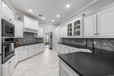 Experience elevated golf course living in this beautiful 3 - photo 11