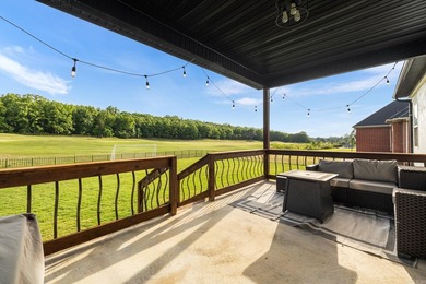Experience elevated golf course living in this beautiful 3 - photo 33