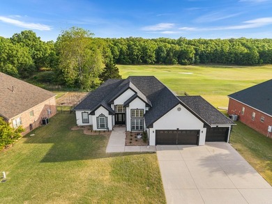 Experience elevated golf course living in this beautiful 3 - photo 40