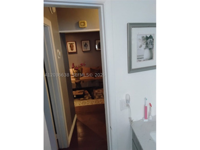 Beautiful home in Plantation (Country Club Estates), directly - photo 18