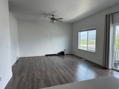 **MOTIVATED SELLERS** Home is VACANT - Easy to Show. This - photo 12