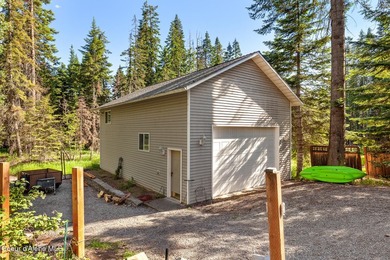 This spacious 6 BR/4 BA home is situated on nearly an acre in - photo 3