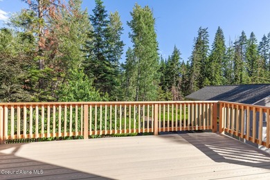 This spacious 6 BR/4 BA home is situated on nearly an acre in - photo 9