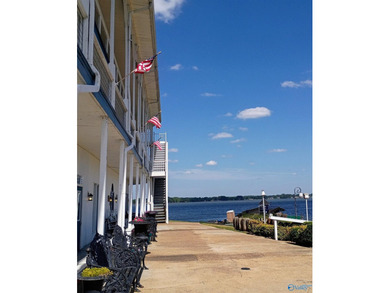 Experience Lake Life on the unique Alabama Belle! This 3rd floor - photo 11