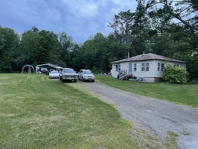 Location, location, location! This two bedroom, one bathroom - photo 1