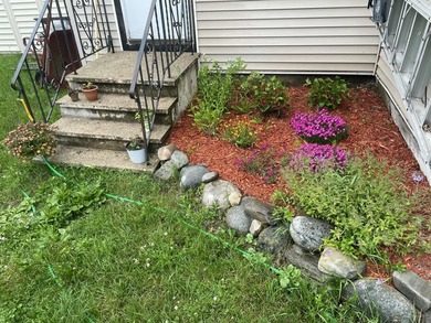 Location, location, location! This two bedroom, one bathroom - photo 10