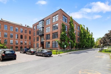 Lake Home For Sale in Montréal (Le Sud-Ouest),