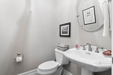 Welcome to refined living in this exceptional private estate - photo 12