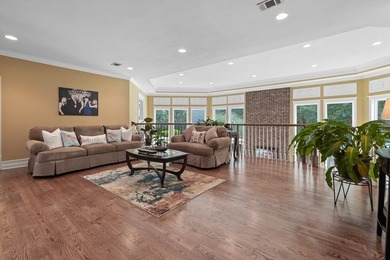 Welcome to refined living in this exceptional private estate - photo 13