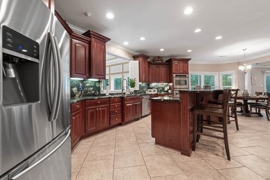 Welcome to refined living in this exceptional private estate - photo 17