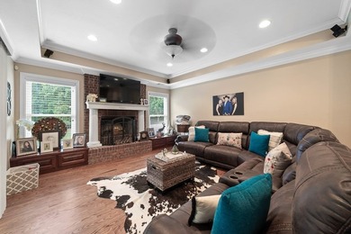 Welcome to refined living in this exceptional private estate - photo 26