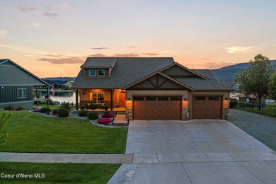 The waterfront entertainer's dream home! This entertainment gem - photo 1