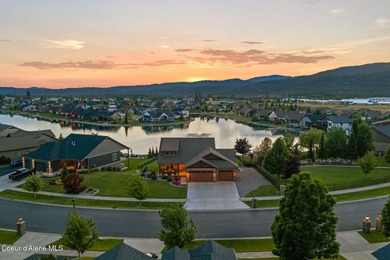 The waterfront entertainer's dream home! This entertainment gem - photo 2