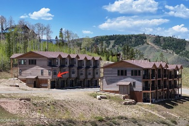 Experience mountain living at its finest in this like-new - photo 33