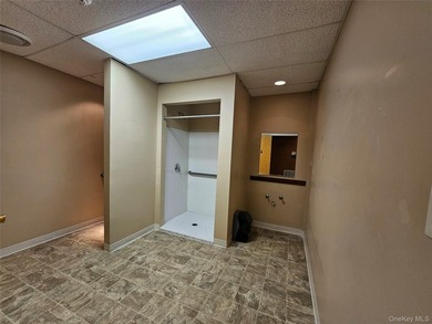 Exceptional opportunity to acquire a 10,000 SF professional - photo 21