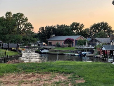 Lake Home For Sale in Trinidad, Texas