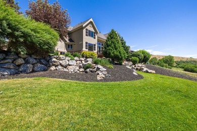 A rare mountain masterpiece where luxury living meets - photo 8