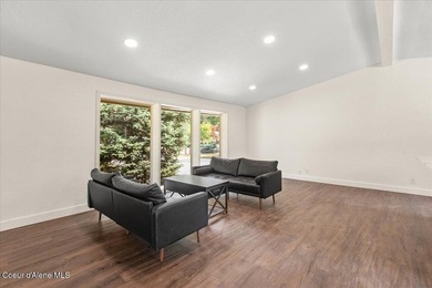 Beautifully updated 4-bedroom, 2.5-bath tri-level home in one of - photo 6