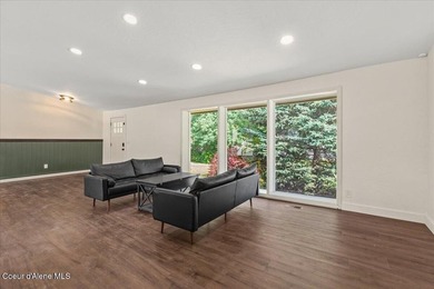 Beautifully updated 4-bedroom, 2.5-bath tri-level home in one of - photo 7