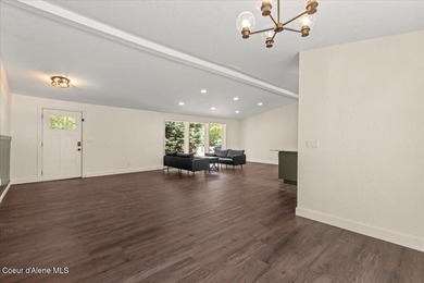 Beautifully updated 4-bedroom, 2.5-bath tri-level home in one of - photo 10