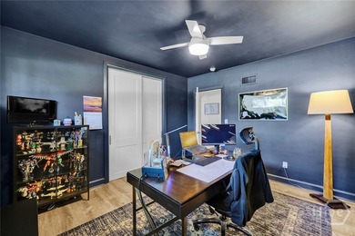 This mid-century modern home in Magnolia Park blends nice - photo 14