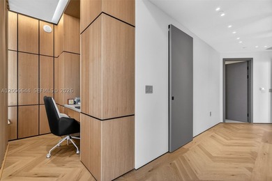 Step into a state-of-the-art, fully reimagined Bellini residence - photo 24