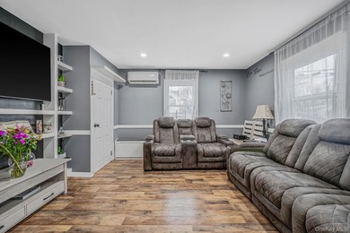 Charming and cozy starter home with very low taxes! This lovely - photo 4
