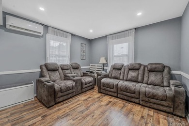 Charming and cozy starter home with very low taxes! This lovely - photo 5