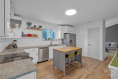 This mid-century modern home in Magnolia Park blends nice - photo 27