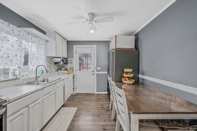 Charming and cozy starter home with very low taxes! This lovely - photo 8