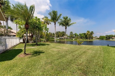 Lakefront living doesn't get more complete than this. Fully - photo 34